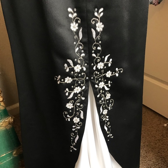 Black and White Gown - Picture 5 of 8